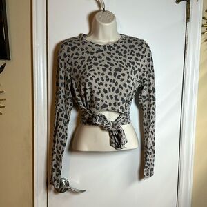 Le lis collection long sleeve cheetah print tie in the front crop top